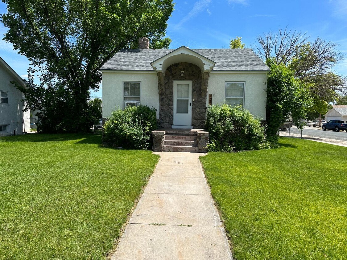 Foto principal - Pet Friendly, 2 Car detached garage, large...