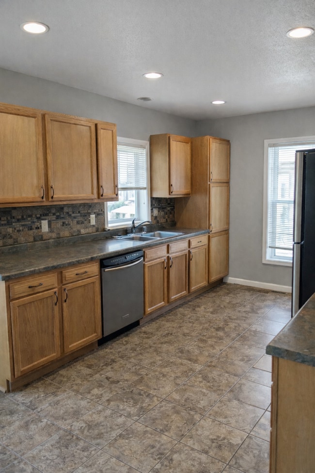 Building Photo - 536 Metomen St