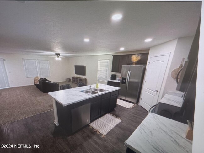 Building Photo - 3268 Lawton Pl