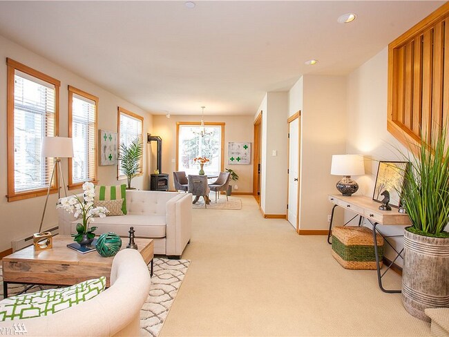 Foto del edificio - Nice Spacious Bainbridge Condo in heart of downtonw