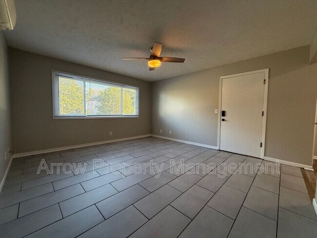 Foto del edificio - 1025 C St