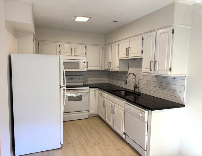 Foto del edificio - 1513 Kendall Dr