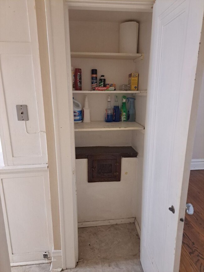 Building Photo - 5918 Arendes Dr