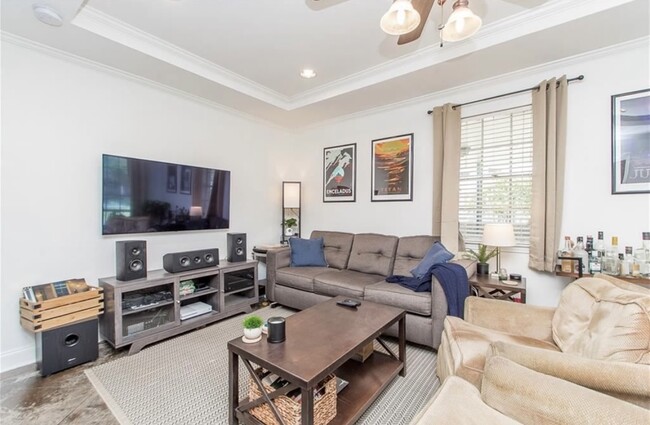 Building Photo - 6656 Fleur De Lis Dr
