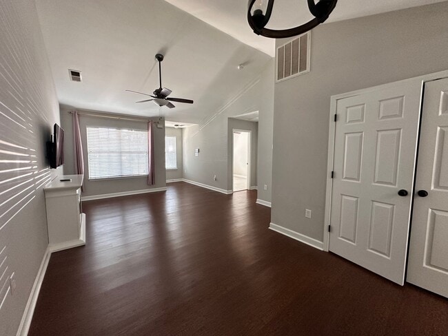 Building Photo - Exclusively Offered By Muse Realty Rentals...