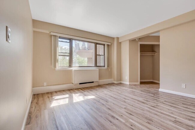 Foto del edificio - 8800 Boulevard E