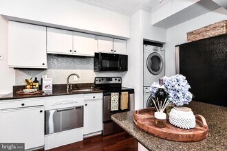 Building Photo - 1211 S Eads St