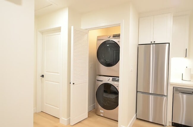 In Unit Washer & Dryer - 21025 Barbados Cir