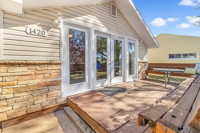 Building Photo - 1420 Pinyon Ave