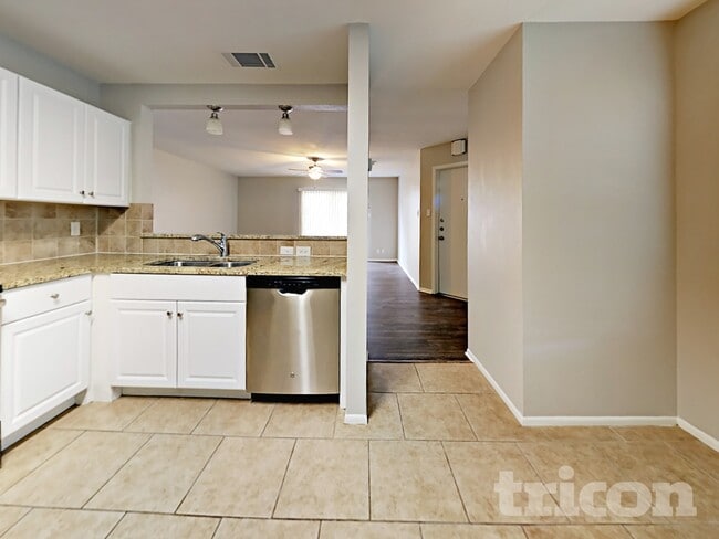 Building Photo - 7606 Chatsworth