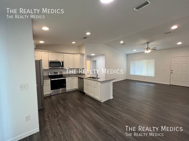 Foto del edificio - GORGEOUS 3 Bedroom, 2 Bathroom Home in Ock...