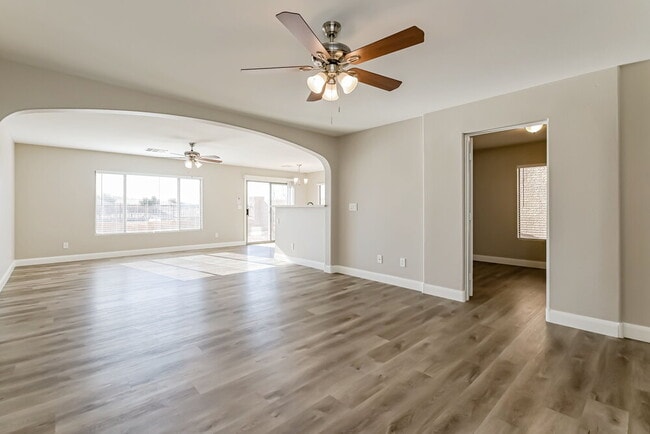 Building Photo - 3499 Greenwood Springs Dr