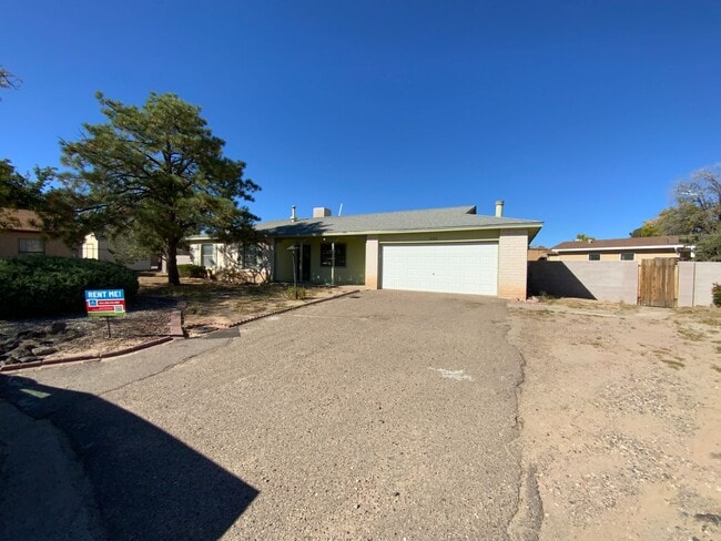 Foto del edificio - 3 Bedroom Single Story Home Available Near...