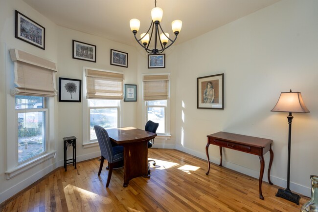 Foto del edificio - 421 E 3rd St