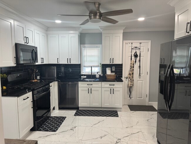 Building Photo - 110 Broadway