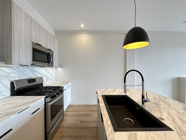 Foto del edificio - 3215 N Narragansett Ave