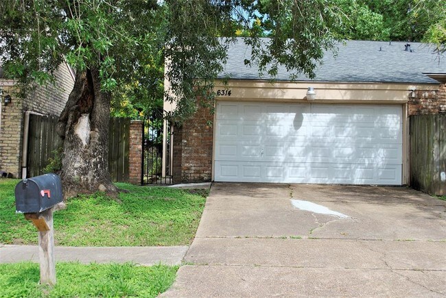 Foto del edificio - 6314 Coachwood Dr