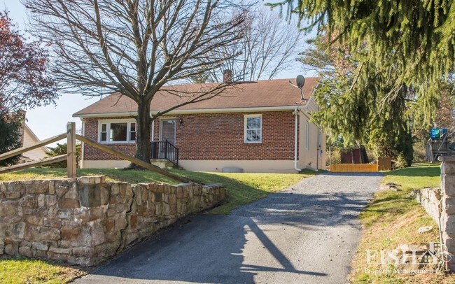 Building Photo - 1829 Mount View Ave