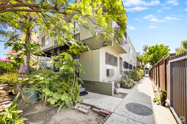 Walkway - 2013-2015 S Corning St