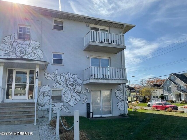 Building Photo - 410 8th Ave