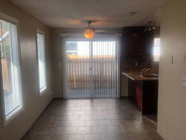 Foto del edificio - Inner SE Portland Duplex!