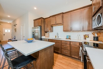 Interior Photo - Cannondale Court
