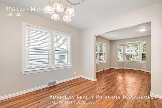 Foto del edificio - 856 Lake Michigan Dr NW