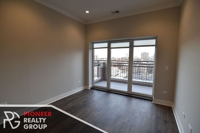 Foto del edificio - 927 W Irving Park Rd