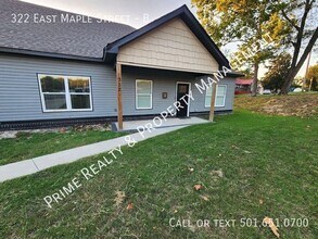 Building Photo - 322 E Maple St