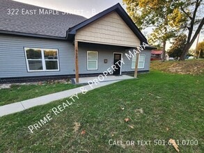 Building Photo - 322 E Maple St