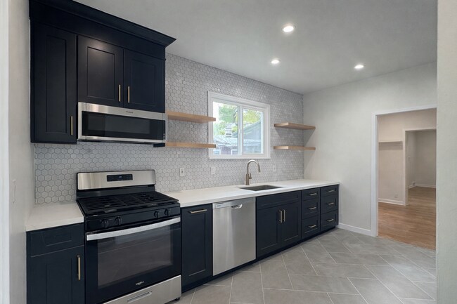 Foto del edificio - 582 N Oakland Ave