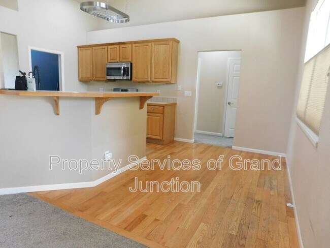 Building Photo - 566 Garnet Dr