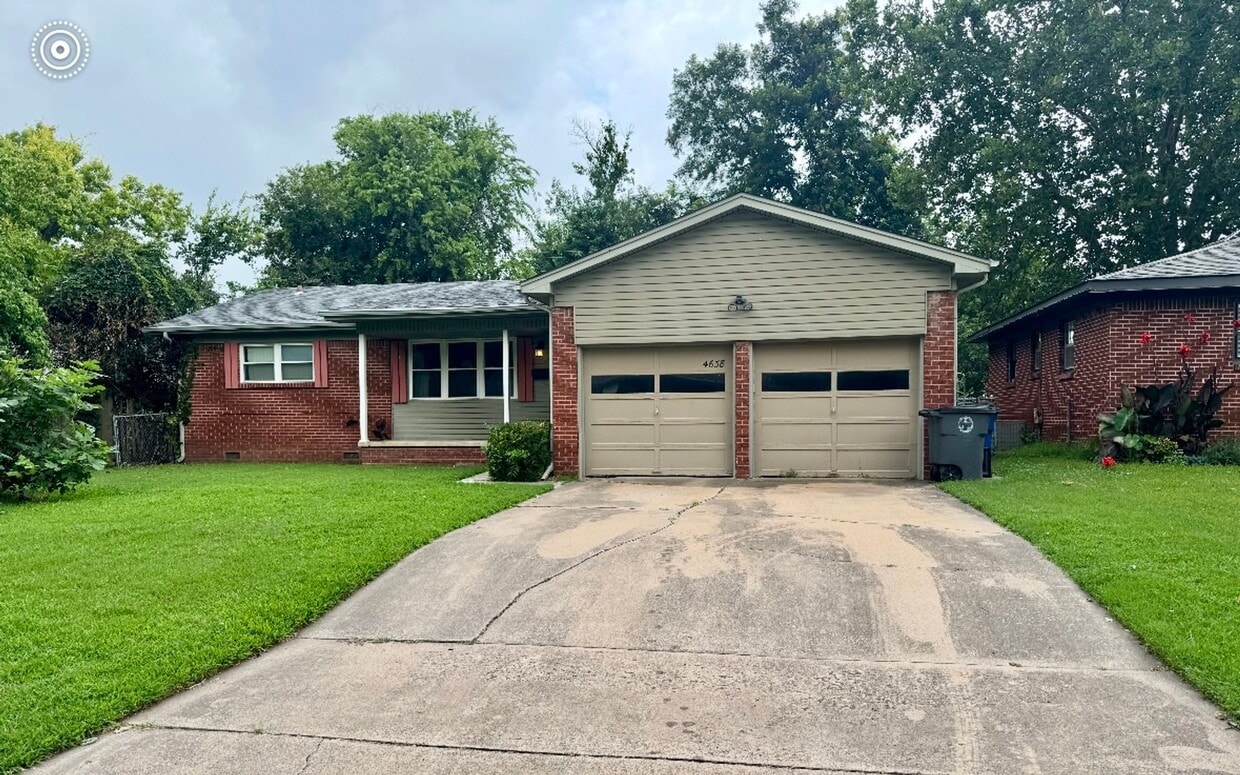 Foto principal - 3 Bed/2 Bath/2 Car Garage