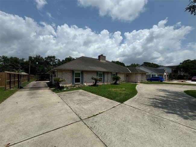 Foto del edificio - 7910 Sands Point Dr