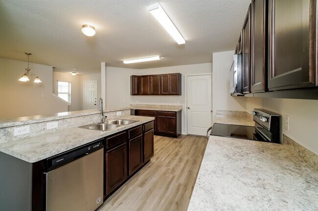 Foto del edificio - 3919 Silver Ranch Rd
