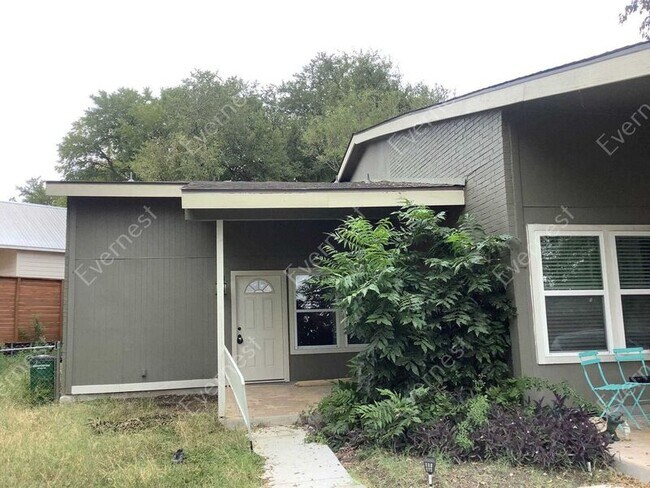 Foto del edificio - 1916 Valley Hill Cir