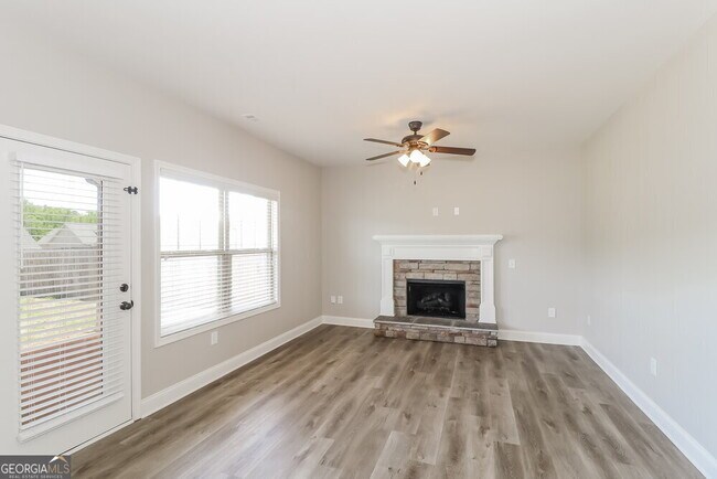 Building Photo - 235 Summer Gate Ln