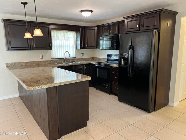 Building Photo - 145 Pinion Cir