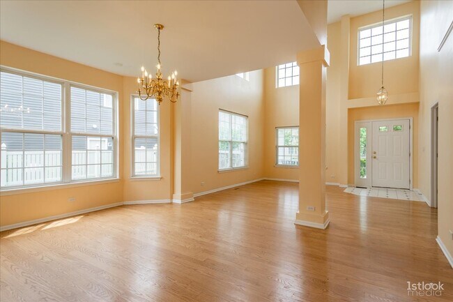 Building Photo - 543 E Delgado Dr
