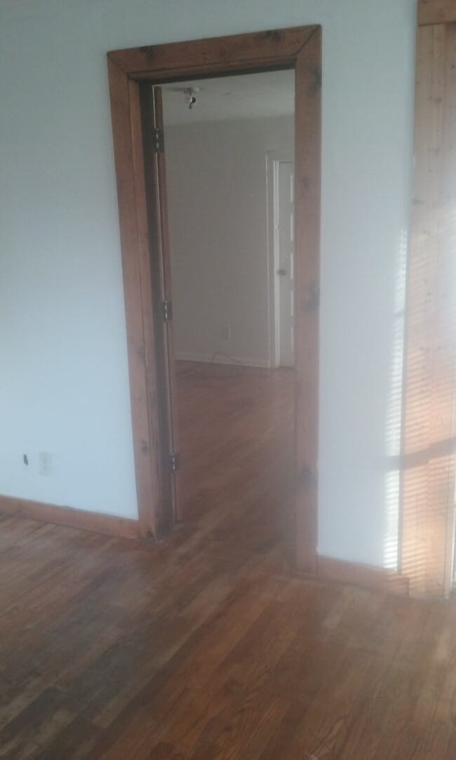 Building Photo - 204 W Ells Ave