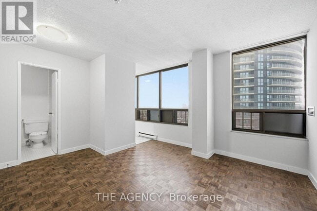 Building Photo - 2360 Dundas St W