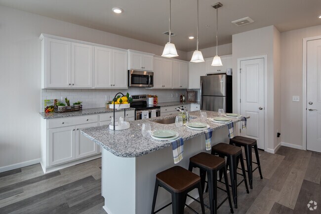 1BR, 1BA - Denali - 698SF - Gastronomía - Crest at Burkitt Ridge Apartments