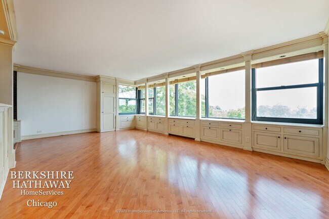 Foto del edificio - 3440 N Lake Shore Drive