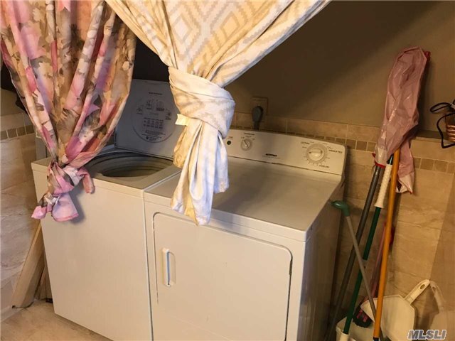 Building Photo - 94 Main St