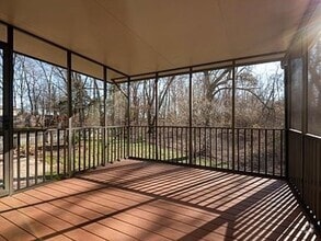 Building Photo - 522 E McArthur Dr