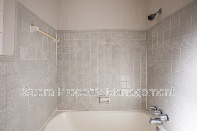 Foto del edificio - 1059 Glynlea Rd