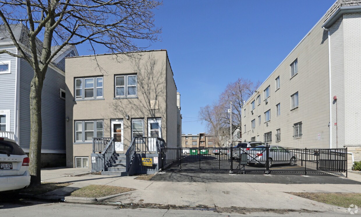 Building Photo - 819-821 N 21st St