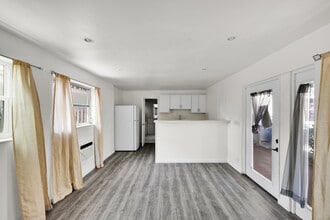 Building Photo - 132 E Central Blvd