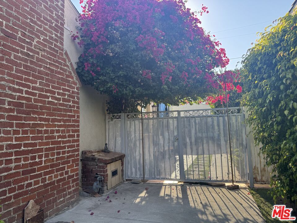 Foto principal - 1155 S La Jolla Ave