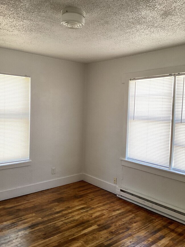 Foto del edificio - Newly Renovated 3 Bed Home! Located in Portales !